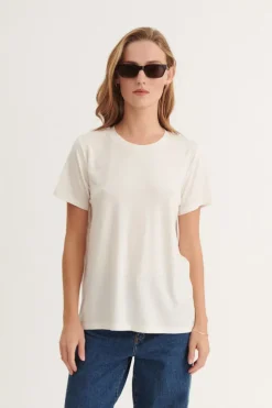 Jolanda Tee