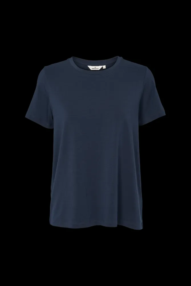 Jolanda Tee