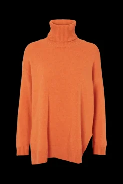 Line T-Neck