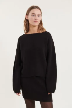 Lise Scoop Neck
