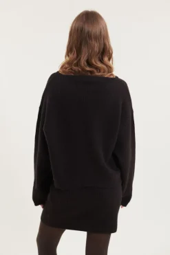 Lise Scoop Neck