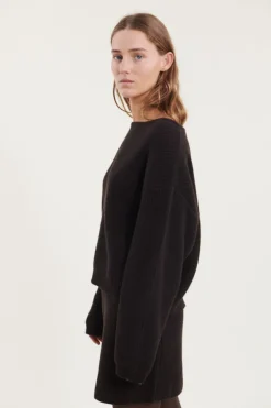 Lise Scoop Neck