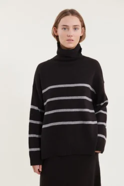 Lise Short T-Neck