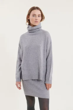 Lise Short T-Neck