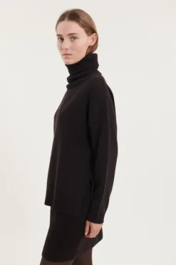 Lise Short T-Neck