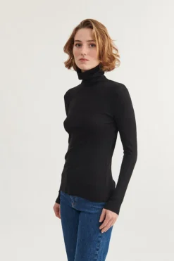 Ludmilla High-neck