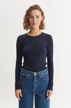 Ludmilla LS Tee