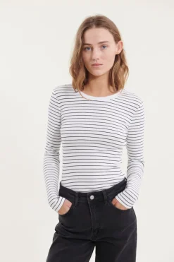 Ludmilla LS Tee