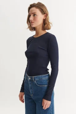 Ludmilla LS Tee