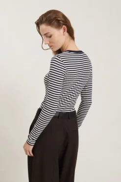 Ludmilla LS Tee