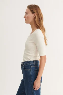 Ludmilla V-Neck