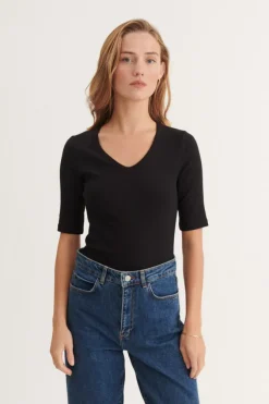 Ludmilla V-Neck